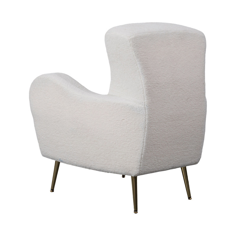 Cream Faux Sherpa -tuoli, jossa kaareva selkänoja, kultaiset metallijalat ja käsinojat Cream Faux Sherpa -tuoli, jossa kaareva selkänoja, kultaiset metallijalat ja käsinojat