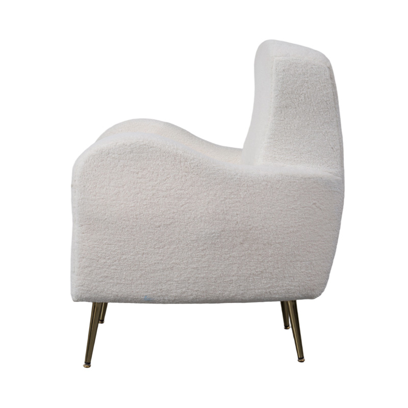 Cream Faux Sherpa -tuoli, jossa kaareva selkänoja, kultaiset metallijalat ja käsinojat Cream Faux Sherpa -tuoli, jossa kaareva selkänoja, kultaiset metallijalat ja käsinojat